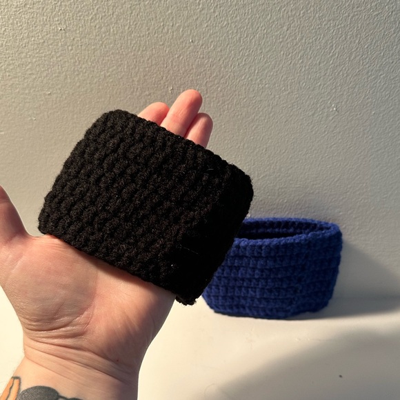 🛍️ Handcrafted warm or cold beverage coozies. Great for protecting your hands 💙🖤 - Picture 4 of 4
